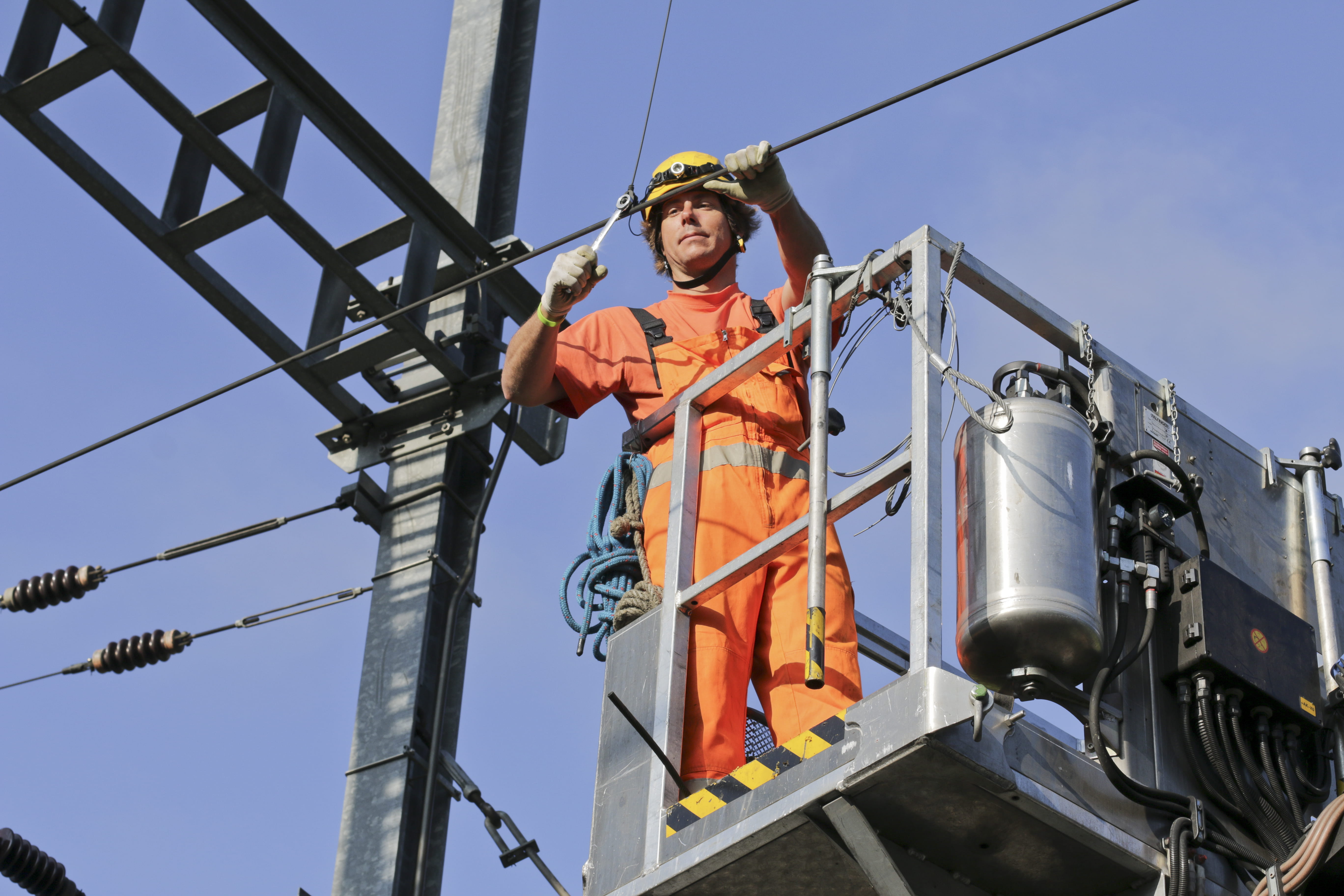 Lehrling Netzelektriker EFZ bei der BLS AG