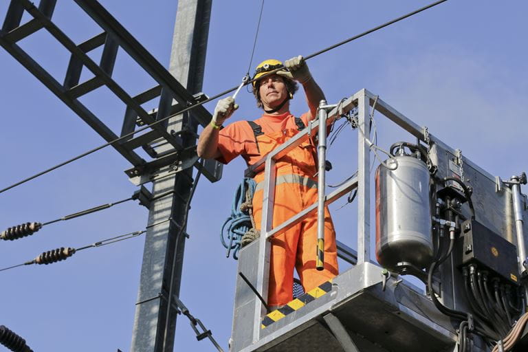 Lehrling Netzelektriker EFZ bei der BLS AG