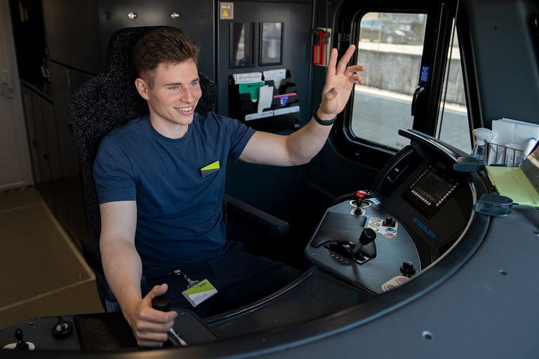 Werde LokführerIn bei der BLS Werde LokführerIn bei der BLS