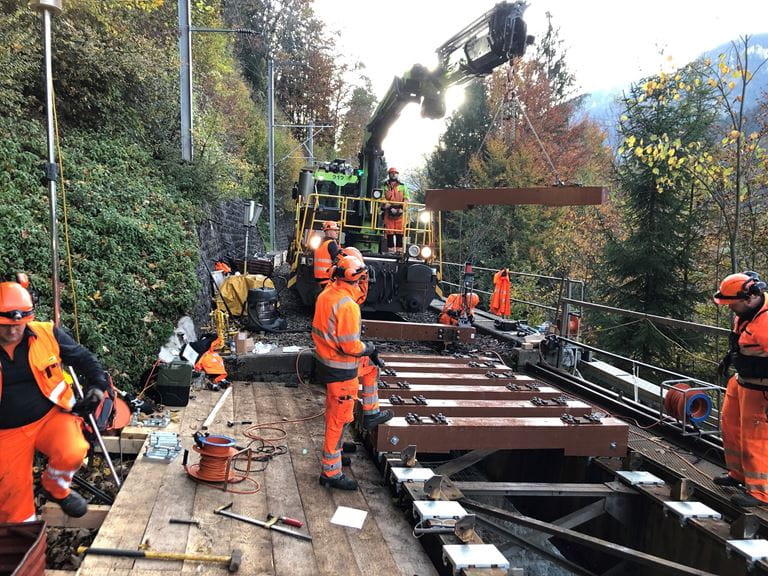 BLS Gleisbau bei der Rufenenbrücke