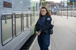 Mitarbeiterin Sicherheit Da. Hi. 