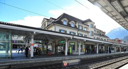 07 09 Bahnhof Interlaken West