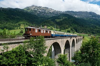 05 01 Erlebnsizug Loetschberg_BLS Ae 44 251_Kanderviadukt Frutigen