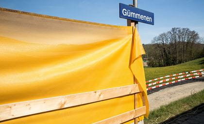 Bauprojekt Guemmenen Ortschild 2