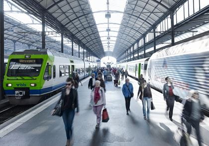 Pendler im Bahnhof Luzern