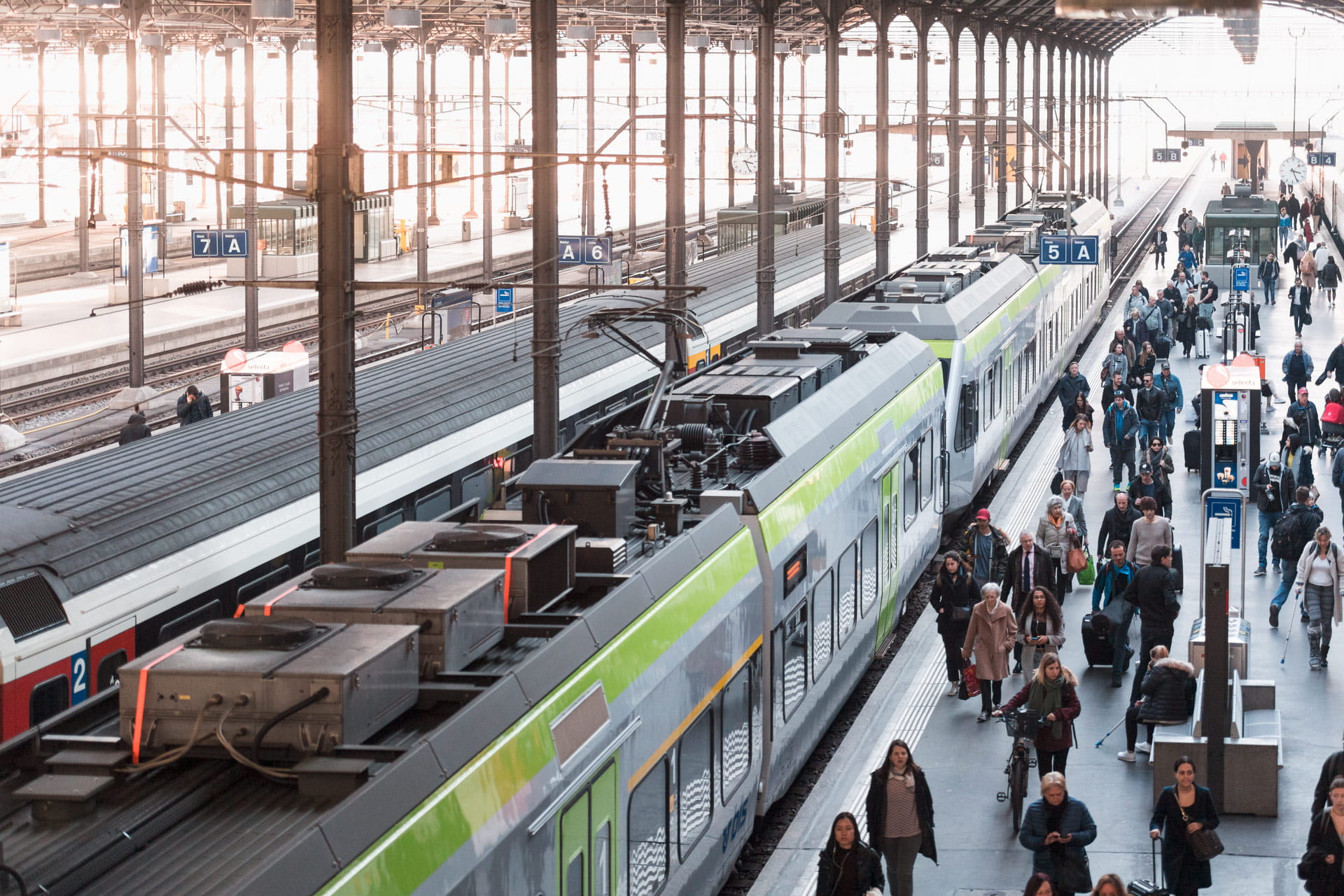 BLS im Bahnhof Luzern