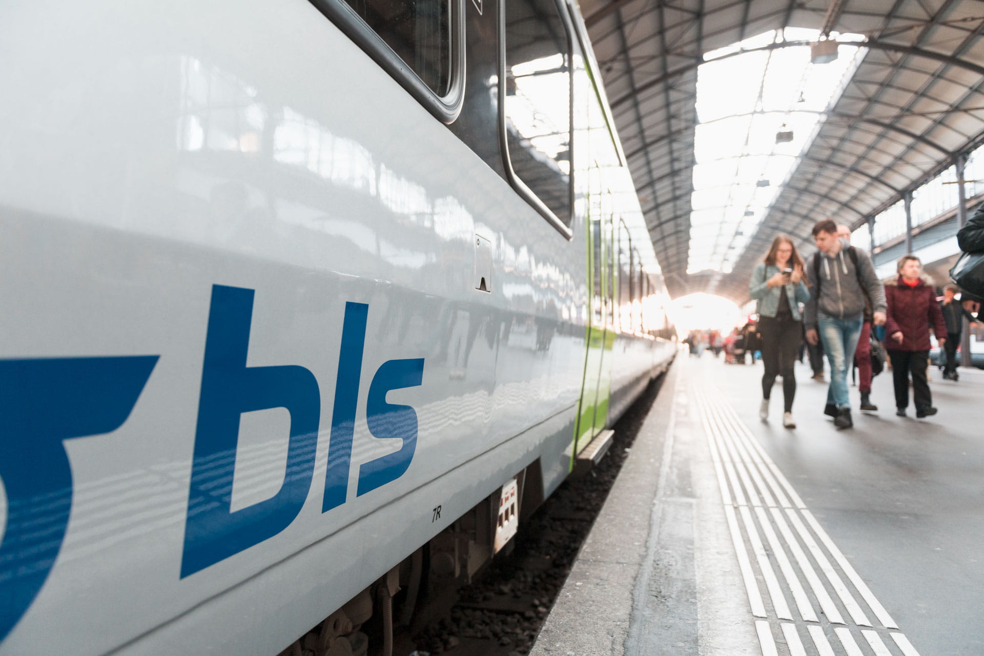BLS im Bahnhof Luzern