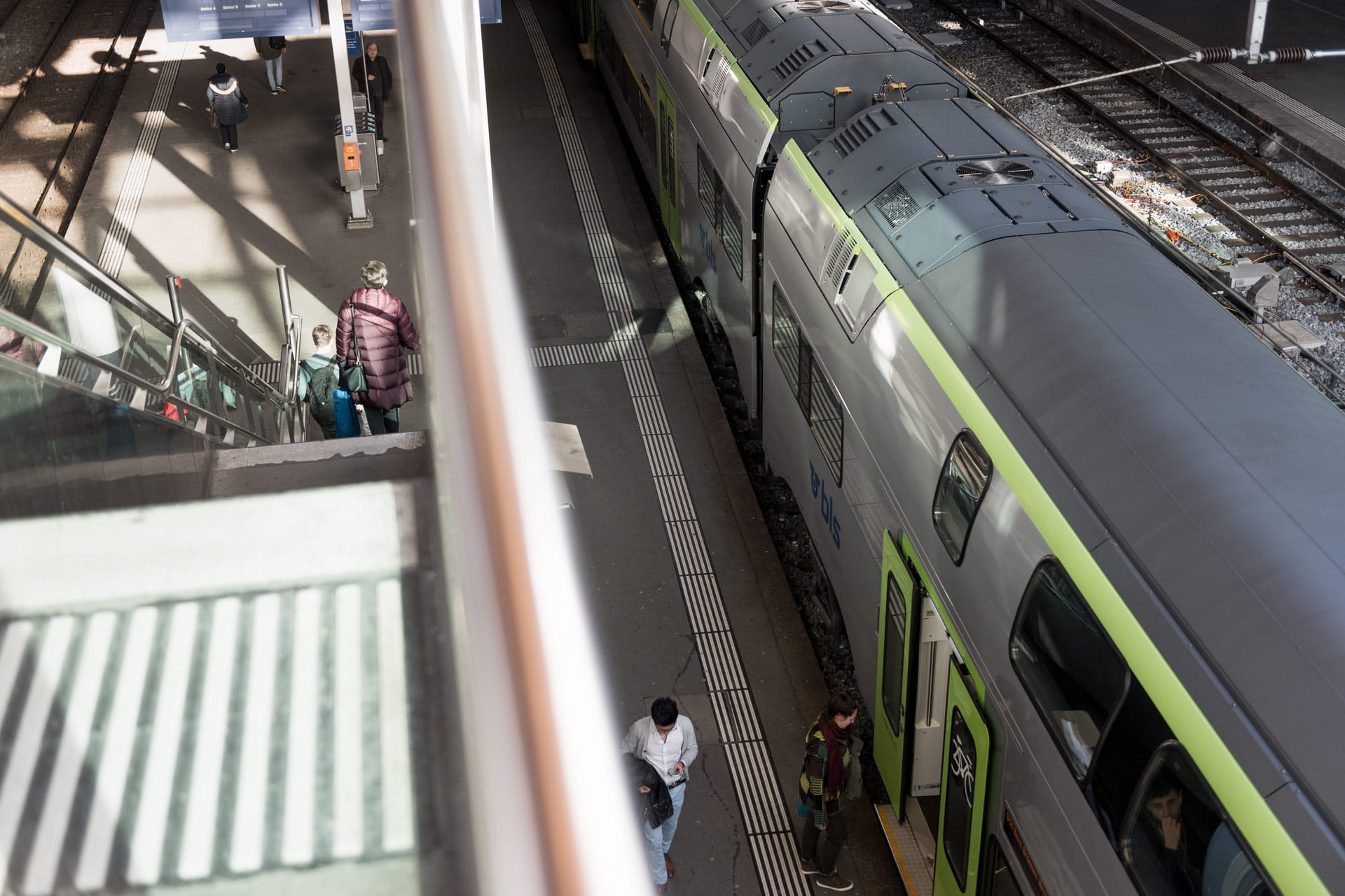 Pendler im Bahnhof Luzern